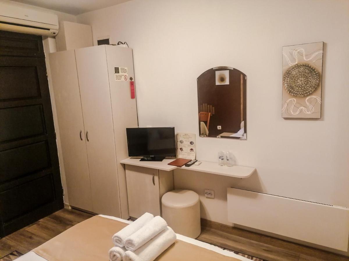 Petkov Family Hotel 布拉格埃夫格拉德 外观 照片