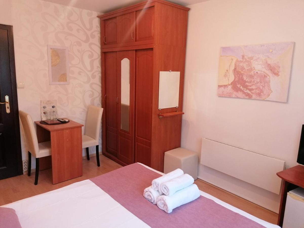 Petkov Family Hotel 布拉格埃夫格拉德 外观 照片