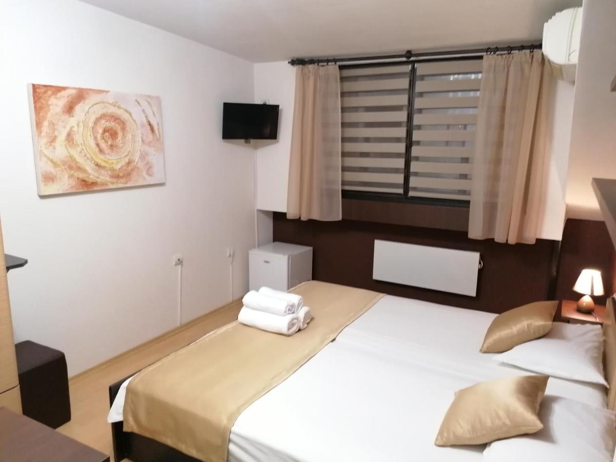 Petkov Family Hotel 布拉格埃夫格拉德 外观 照片