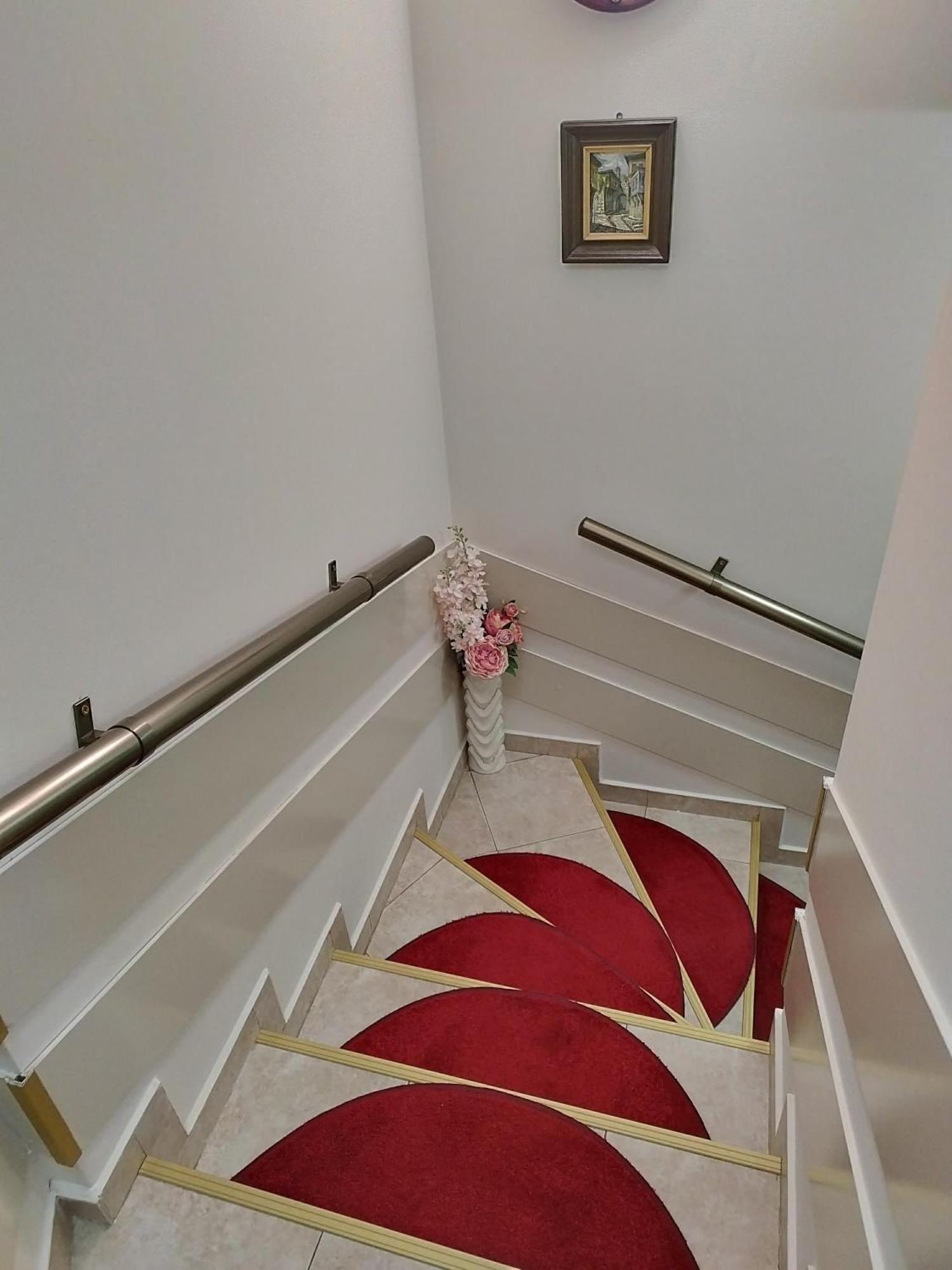Petkov Family Hotel 布拉格埃夫格拉德 外观 照片